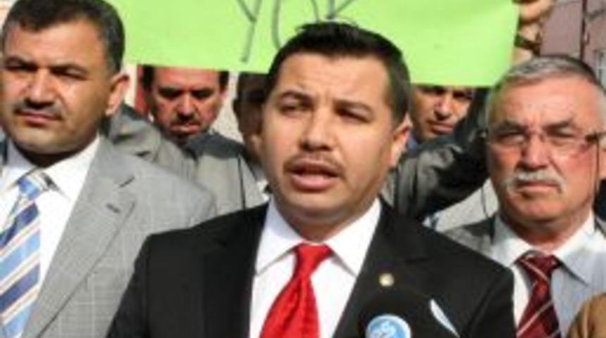 Eskişehir'de &Ouml;ğretmenler &Ouml;ğretmene Yapılan Şiddeti Protesto Etmek İ&ccedil;in İlk Derse Girmediler