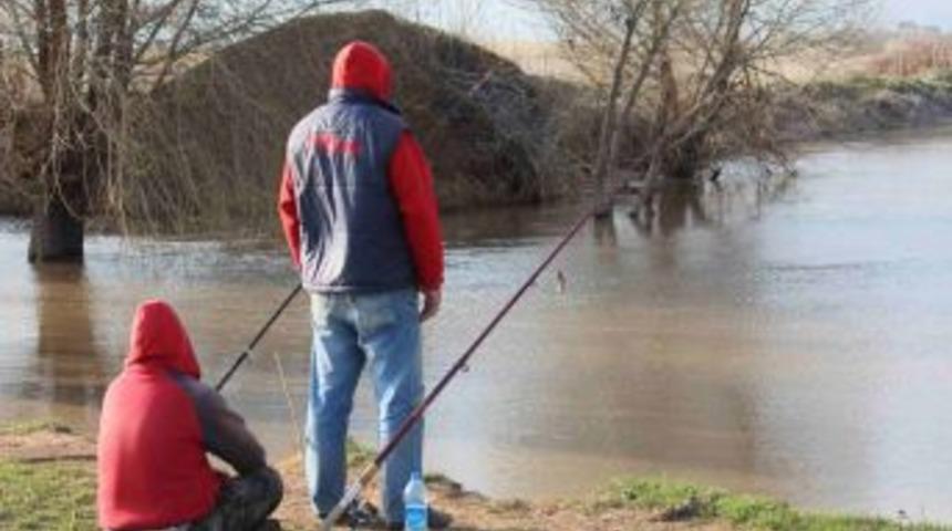 Beyşehir G&ouml;l&uuml;'nde 1 Mayıs'tan İtibaren Olta İle Sudak Avı Serbest