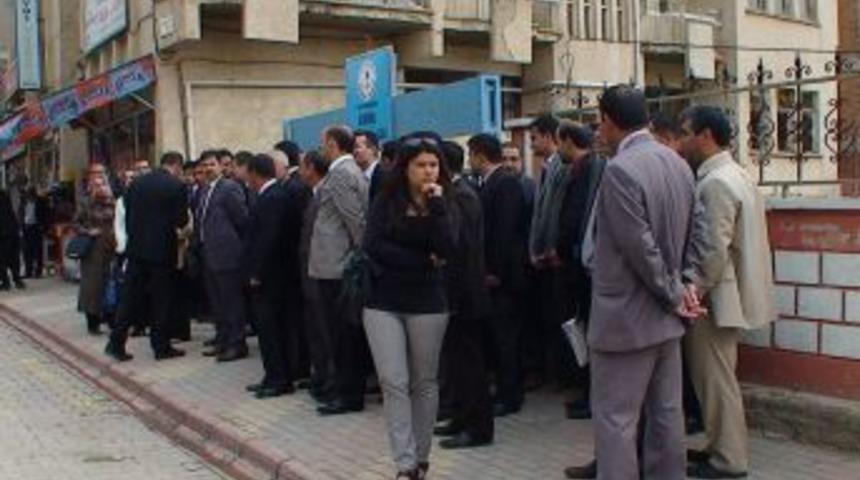 Doğanşehir'de &Ouml;ğretmenler, 1 Saatlik Eylem Yaptılar