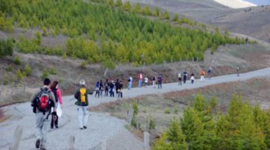 G&uuml;m&uuml;şhane Ve Trabzonlu Dağcılar, Sarı&ccedil;i&ccedil;ek K&ouml;y Odalarına Y&uuml;r&uuml;d&uuml;