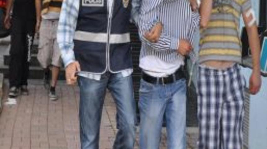 Kahvehaneye molotof atan 4 kişi yakalandı