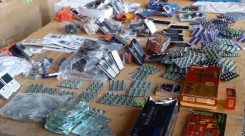 G&uuml;mr&uuml;k'te ka&ccedil;ak eşya ve ila&ccedil; operasyonu