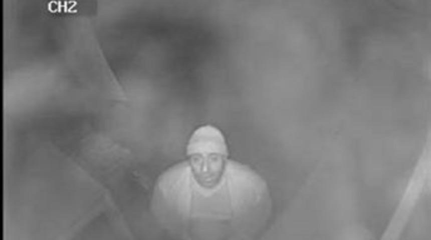 Kameranın Y&ouml;n&uuml;n&uuml; K&uuml;rekle Değiştirip Para Kasasını &Ccedil;aldılar