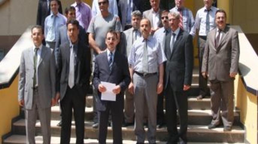 Yenişehirli Eğitimcilerden &Ouml;ğretmenlere Yapılan Saldırılara Tepki