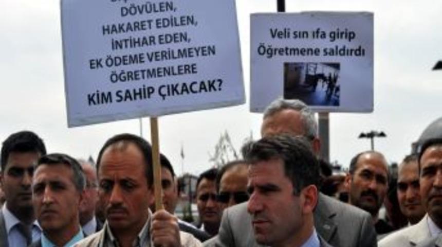 Eğitim - Sen' Den &Ouml;ğretmene Şiddete Tepki