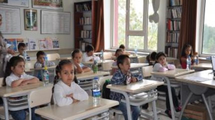 Yıldırım Kolejinde Minikler Bilgi Ve Yapboz Şenliği D&uuml;zelendi