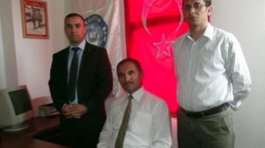 Ayvalık'ta Sendikacılar, &Ouml;ğretmenlere Yapılan Saldırıları Kınadı