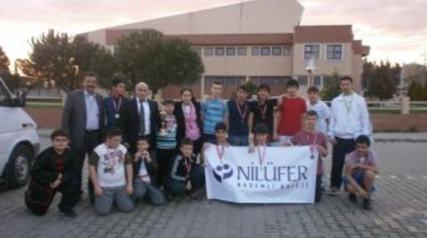 Wushu Yarışmalarında Bademli Koleji'ne &Uuml;&ccedil;&uuml;nc&uuml;l&uuml;k Kupası