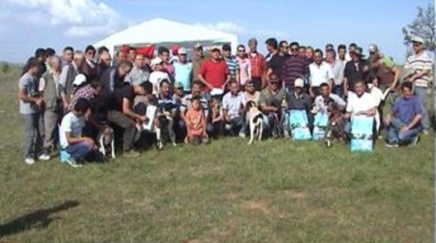 Eşme'de Av K&ouml;pekleri Birincilik İ&ccedil;in Yarıştı