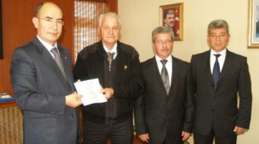 T&uuml;rk Hava Kurumu Gelibolu Şubesi 2010 Yılı Zekat Ve Fitre Payını Kaymakamlığa Teslim Etti