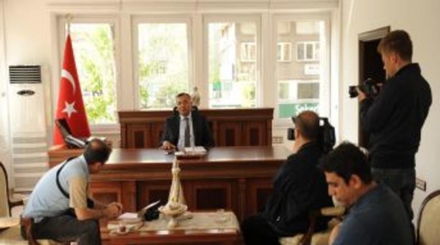 K&uuml;tahya Valisi Kenan &Ccedil;ift&ccedil;i, Yurt Dışı Temaslarını Değerlendirdi