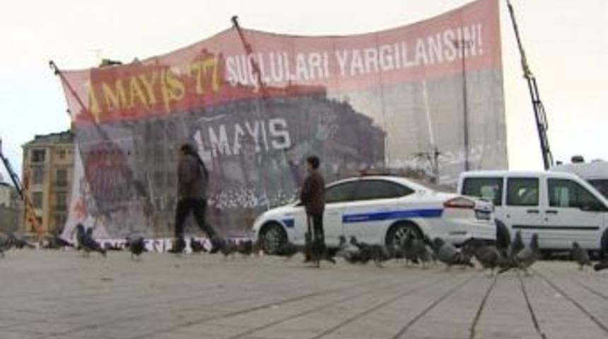Taksim Cumhuriyet Anıtı'na 'afişli' &ouml;nlem