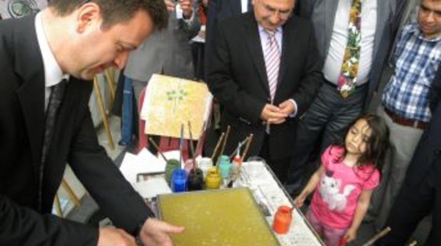 Kaymakam, kermeste ebru yaptı