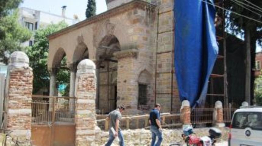 Edremit'te 7 Asırlık Camide Restorasyona Yeniden Başlandı