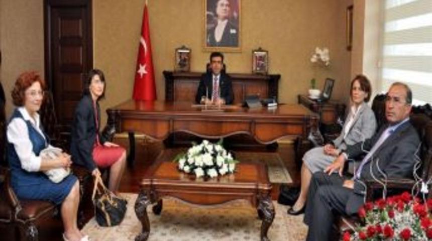 Vali G&uuml;zeloğlu'ndan Alzheimer Derneği Destek S&ouml;z&uuml;