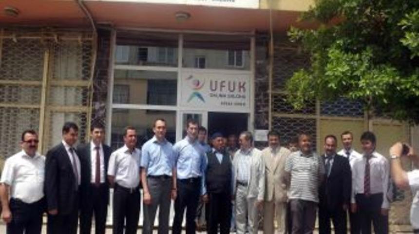 Okuma salonları büyük bir sosyal sorumluluk yerine getiriyor