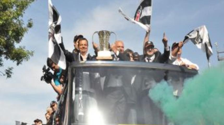 Beşiktaş Milangaz, EuroChallenge şampiyonluğunu kutladı