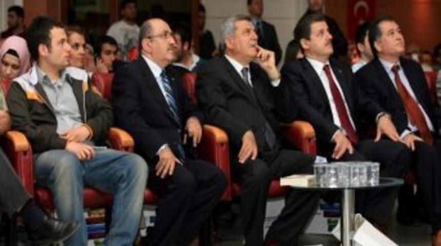 Karaosmanoğlu, Siyaset Akademisi'nde Ders Verdi