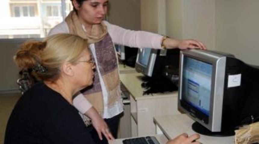 Tepebaşı'nda Bayanlar Beldeevlerinde A&ccedil;ılan Kurslara İlgi G&ouml;steriyor