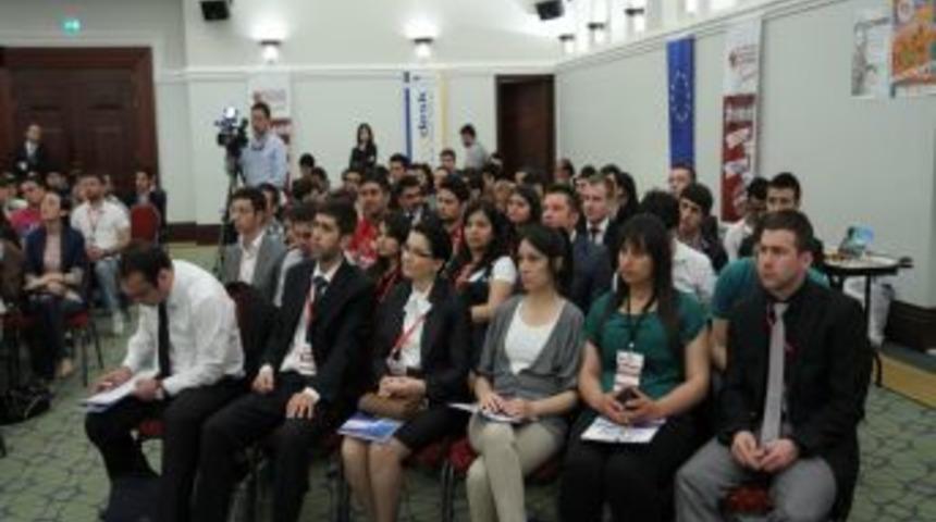 Gen&ccedil;lik Meclisi Ankara'da 'yerel Politikalar Zirvesi'nde