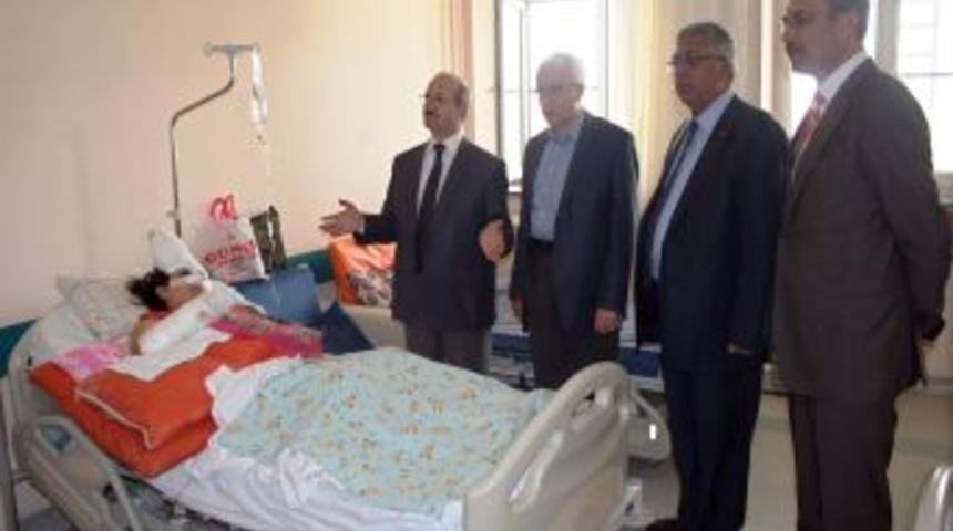 AK Parti, teşkilatından yaralı &ouml;ğrencilere ziyaret