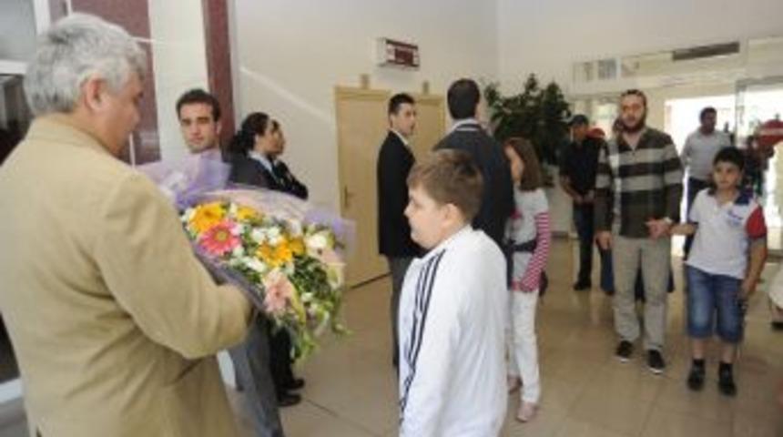 &Ccedil;anakkale Şehitliği&rsquo;ni ziyaret etmek i&ccedil;in u&ccedil;ak kiraladılar