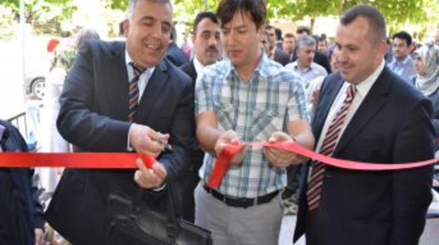 Hayırsever hanımlardan &ouml;ğrencilere yardım kermesi