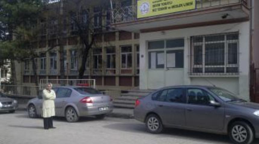 &Ouml;ğrenciler Okula Sığmıyor İddiası