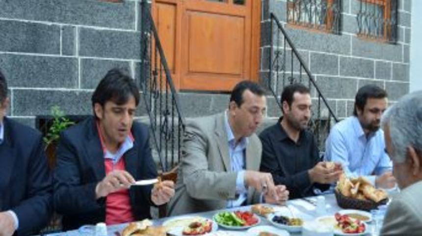 Diyarbakır'da K&uuml;rt&ccedil;e Eğitim Veren Kreş A&ccedil;ıldı