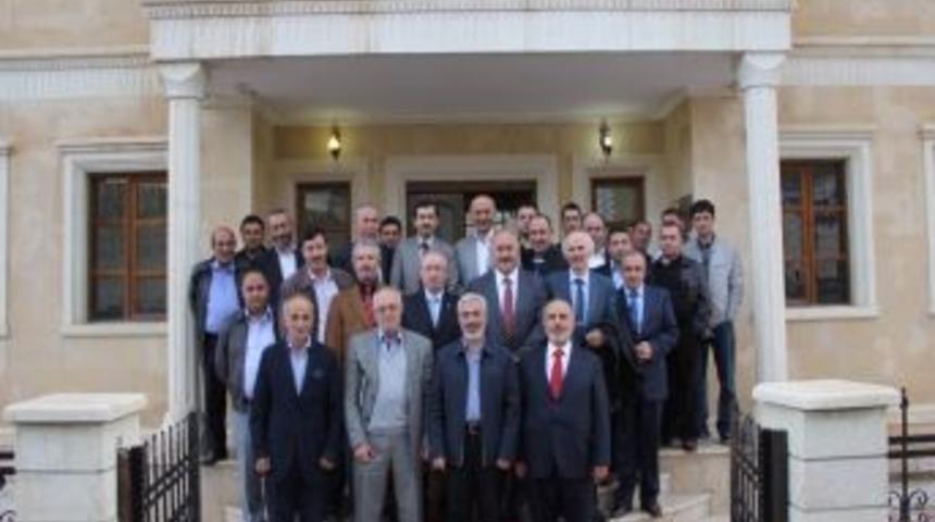 İnfak Vakfı Y&ouml;neticileriyle Yemekte Bir Araya Gelen Belediye Başkanından Birlik &Ccedil;ağrısı