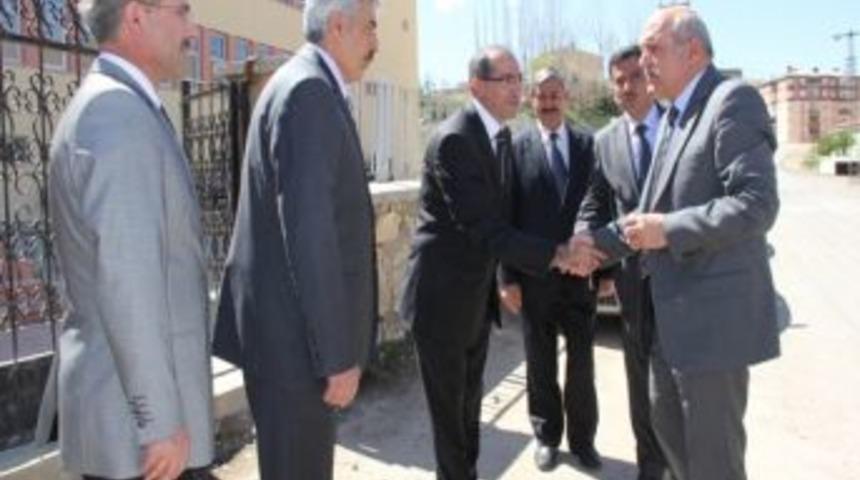 Bayburt Valisi İpek Okullarda İncelemelerde Bulundu