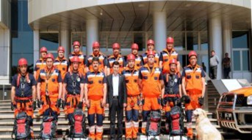 Van depremi ders oldu, Kepez Belediyesi arama kurtama ekibi kurdu