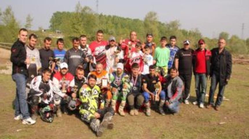 Akyazı'da Motokros Yarışı