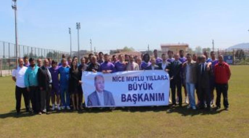 Orduspor'dan Başkan T&uuml;rkmen&rsquo;e pankartlı doğum g&uuml;n&uuml; kutlaması