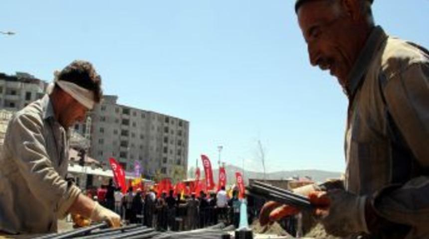 Bayram Onların Neyine