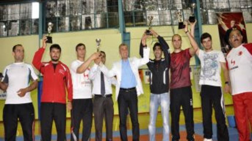 Manavgat kick boks şampiyonasında 17 madalya kazandı