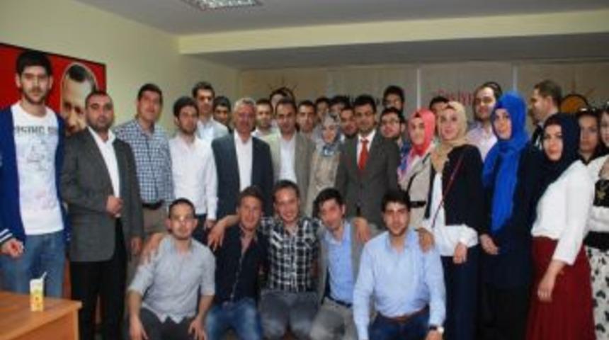 İstanbullu vekilden AK Parti İzmir İl Gen&ccedil;lik Kolları'na ziyaret