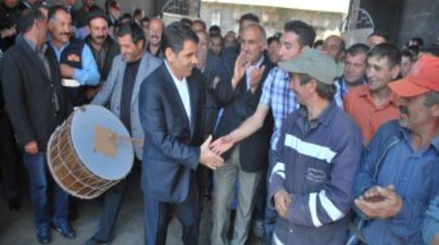 Kars Belediyesi'nde 1 Mayıs Kutlaması