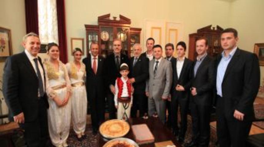 Balkan derneğinden b&ouml;rekli ziyaret