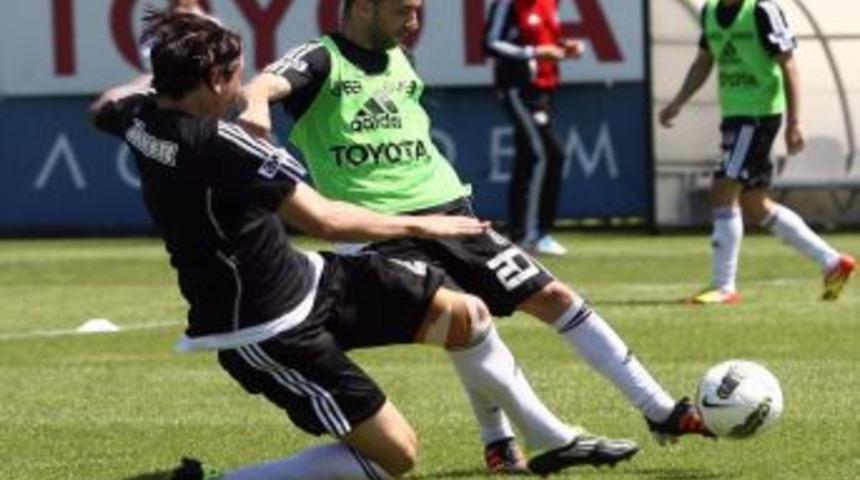 Beşiktaş, Fenerbah&ccedil;e ma&ccedil;ının hazırlıklarını s&uuml;rd&uuml;rd&uuml;