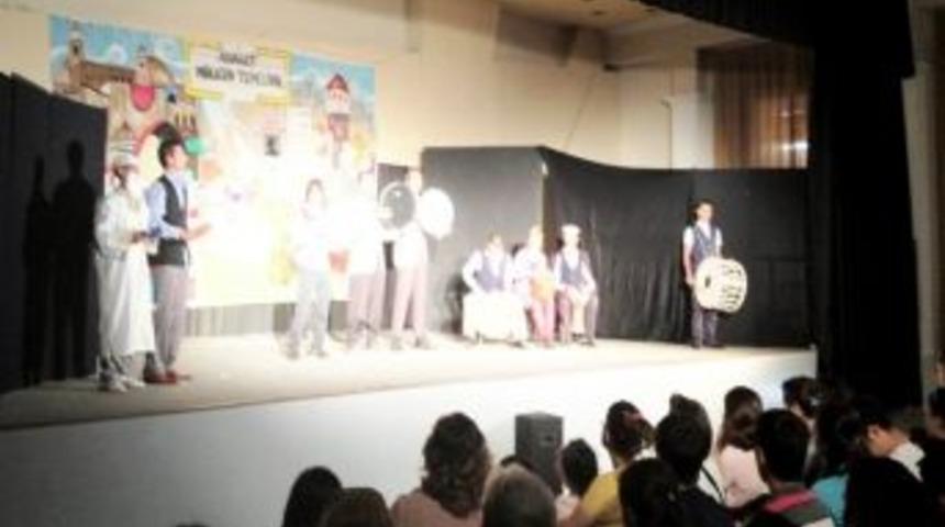 Ayvalık'ta "yaşar Ne Yaşar Ne Yaşamaz" G&uuml;lmekten Kırdı Ge&ccedil;irdi