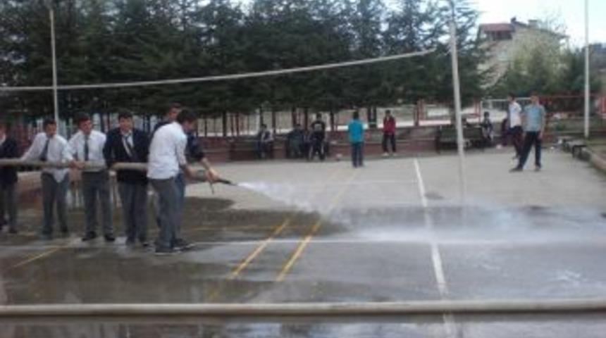 Keles &Ccedil;ok Programlı Lisesi'nde bahar temizliği&rlm;