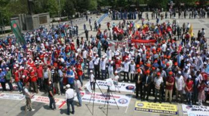 1 Mayıs Emek Ve Dayanışma G&uuml;n&uuml; D&uuml;zce'de Bayram Havasında Kutlandı