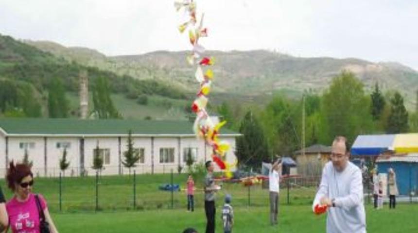 U&ccedil;urtmaları &Ccedil;ocuklar Yerine B&uuml;y&uuml;kler U&ccedil;urdu