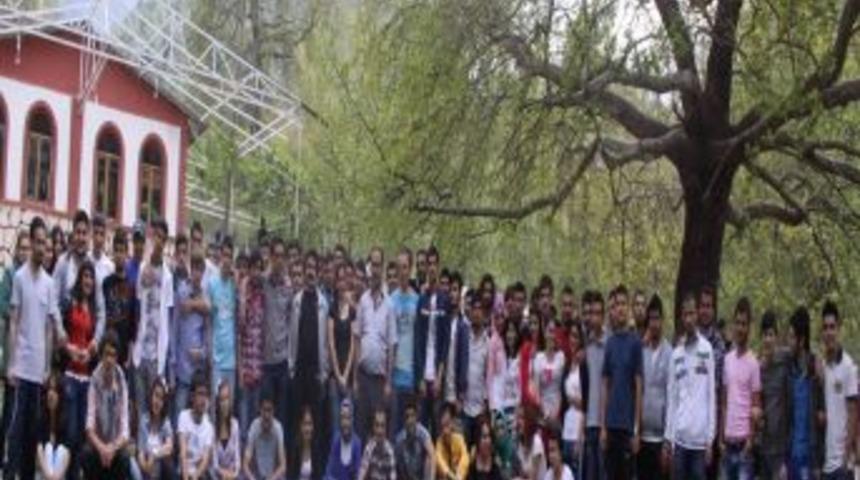 &Uuml;niversitelilerin Piknik Keyfi