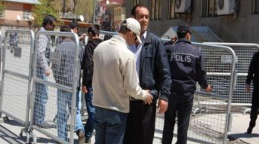 Bitlis'te 1 Mayıs Coşkusu