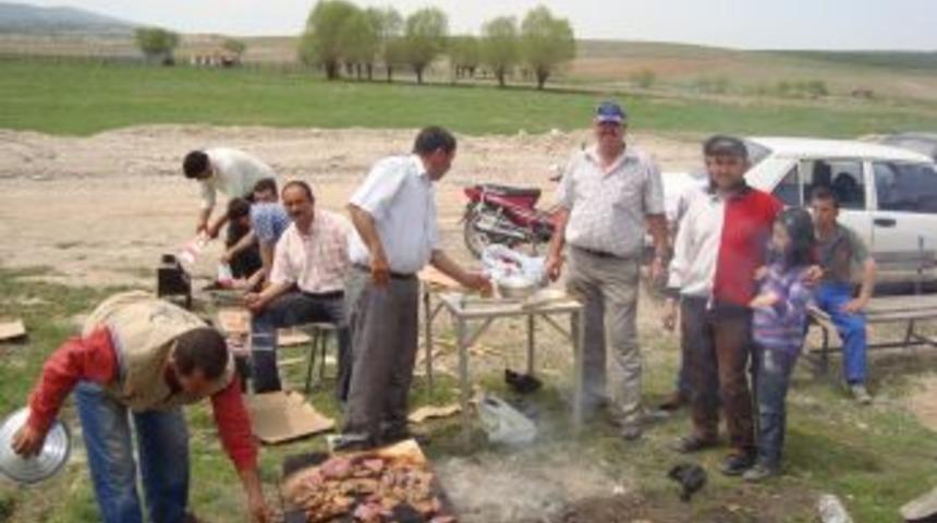 1 Mayıs İş&ccedil;i Bayramı'nda Mangallı Kutlama