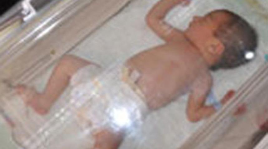 Bebeğini hastanede bırakıp ka&ccedil;tı