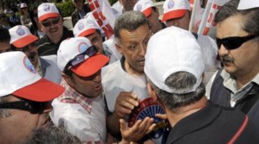 &Ccedil;anakkale&rsquo;deki 1 Mayıs kutlamasında konuşma gerginliği