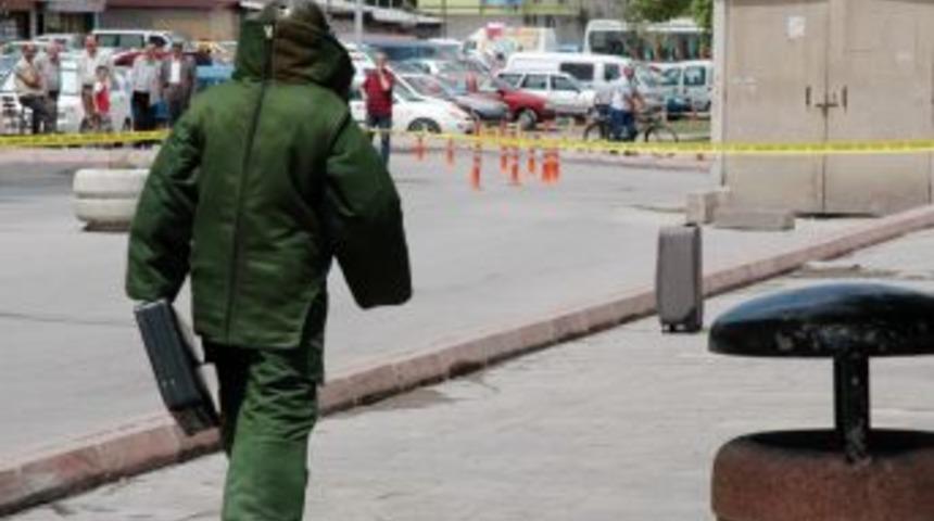 Ş&uuml;pheli paketten erkek giysileri &ccedil;ıktı